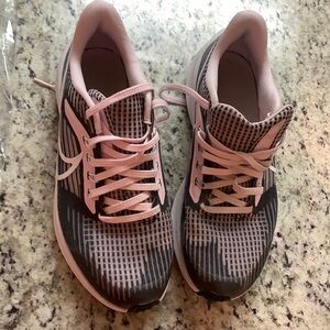 Nike 5.5Y athletic shoes